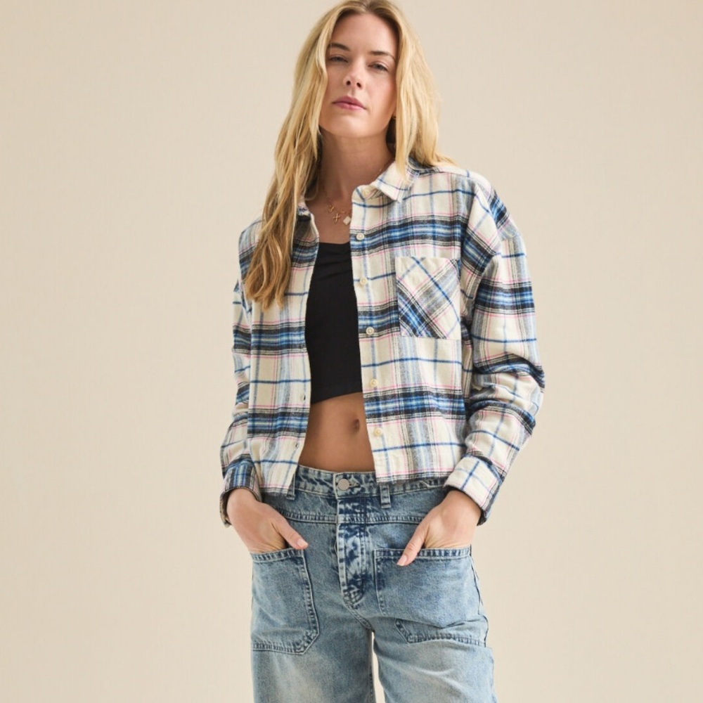 Altar’d State Oakley Cotton Cropped Flannel Shirt Jacket. Size Small.